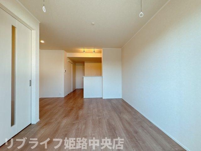 ハイムレトア飾東Aの居間・リビング