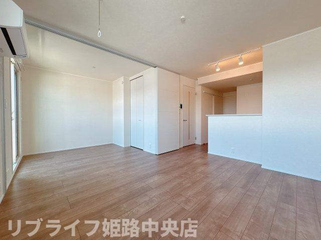 ハイムレトア飾東Bの居間・リビング