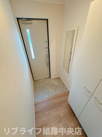 ハイムレトア飾東Cの玄関