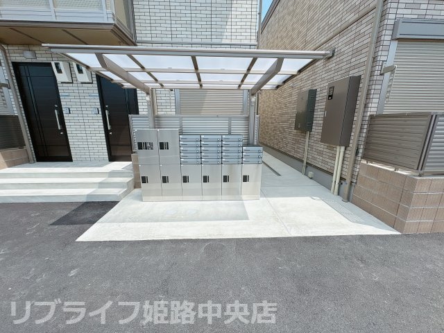 ハイムレトア飾東Cのその他共用部分|便利な宅配BOX付き