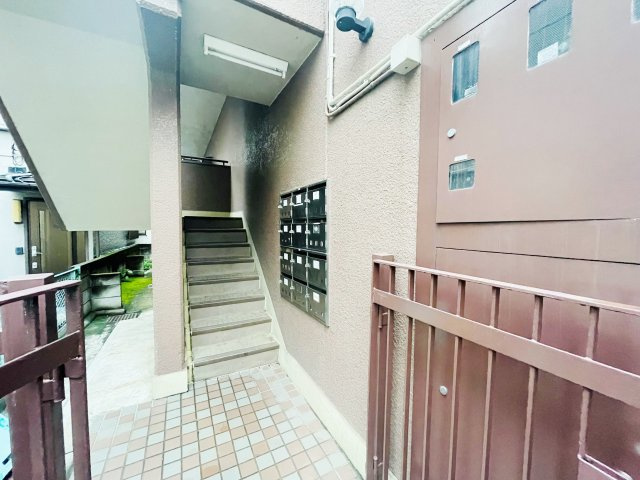 梨苑マンションのロビー