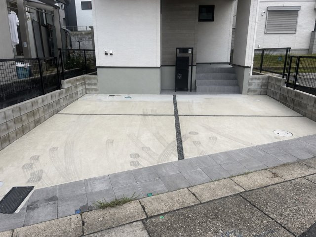 緑区東神の倉三丁目戸建の駐車場|並列2台駐車可能な駐車場！※車種による
