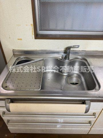 稲田本町1丁目中古戸建のキッチン|弊社は、工務店と関係強化を徹底し、世界情勢やナフサショックの影響を受けずに材料確保を行い、納期も遅れることがございませんので、心配ご無用です！お気軽にご相談下さい。