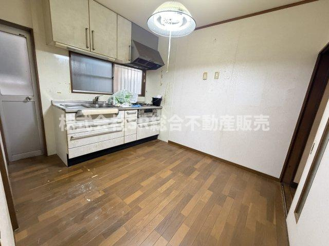 稲田本町1丁目中古戸建のキッチン|コンパクトではありますが、家族団らんの時間は過ごせます！