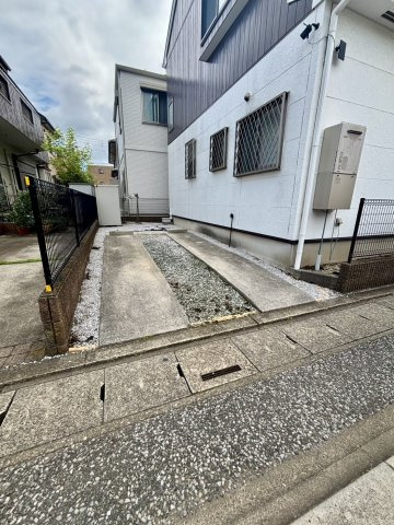 野田市尾崎台　店舗付き中古戸建の駐車場|西道路側の駐車場になります！