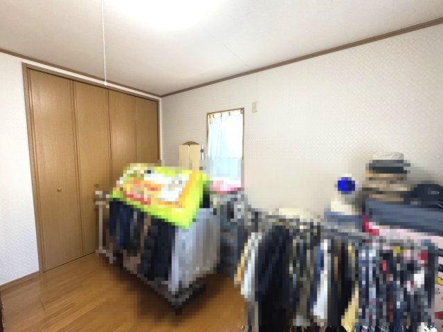 泉南市信達市場　中古戸建の洋室|明るくてシンプルなお部屋ですね。