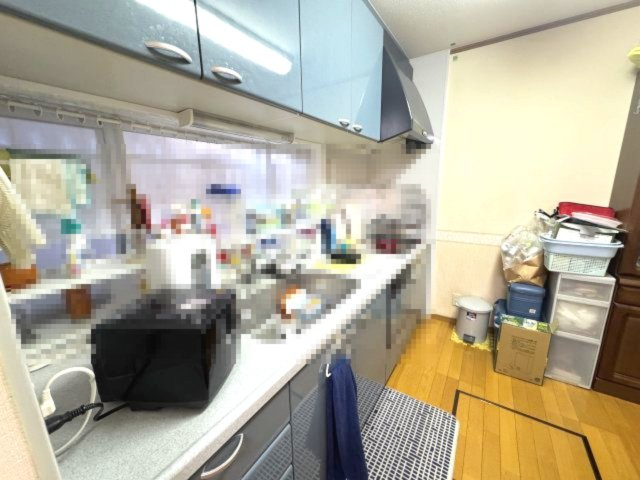 泉南市信達市場　中古戸建のキッチン|オール電化エコキュート付き　IHクッキングヒーター付きキッチン