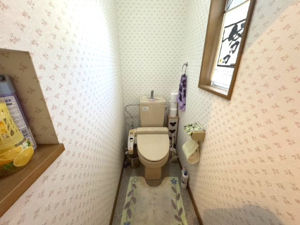 泉南市信達市場　中古戸建のトイレ|１階２階にトイレを完備　

