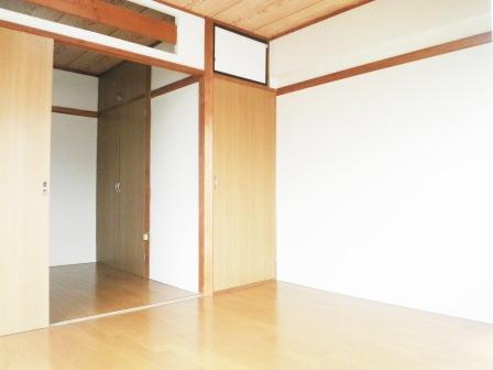 光ビルの居間・リビング