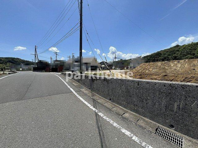 いの町枝川　造成地の前面道路含む現地写真