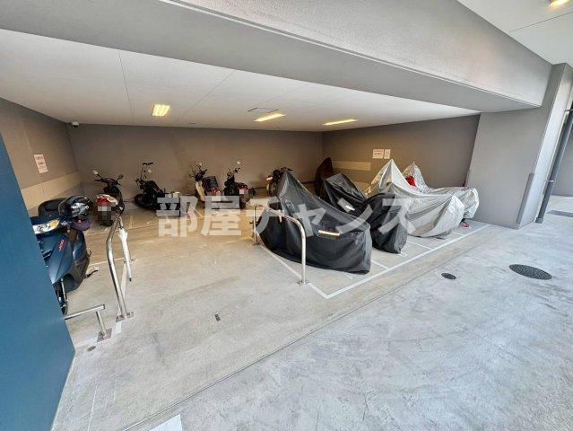プレサンス今池駅前フェルディノの駐車場