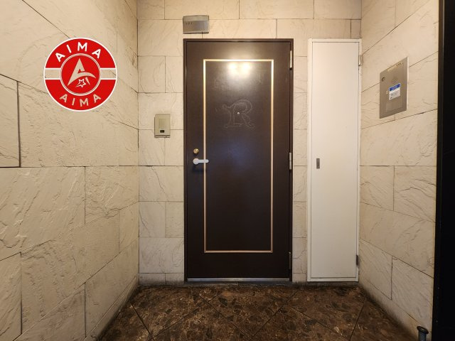 ロマネスク井尻第3の玄関|きれいに整えられた外玄関で、住まいの第一印象も良好です。