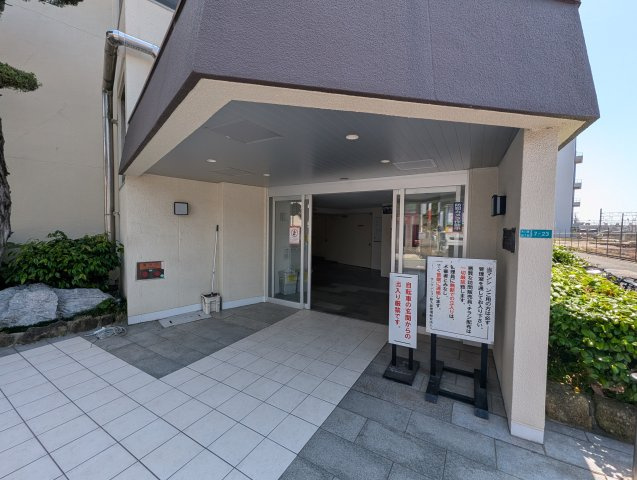 サンマンション新大阪のエントランス