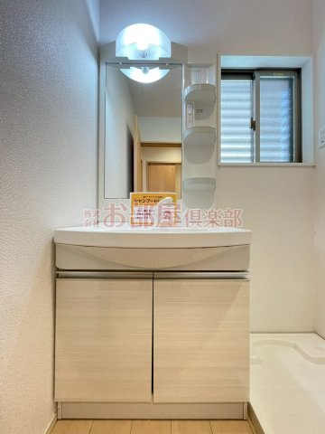 キャッスル(東合川) の洗面所|スペースが確保できる洗面所です