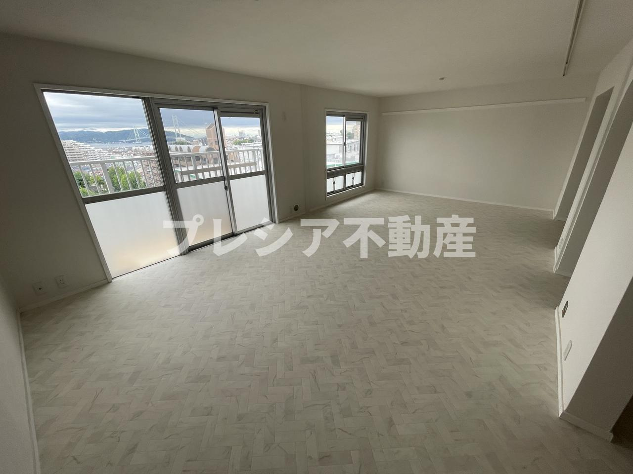 垂水高丸住宅４号棟の居間・リビング