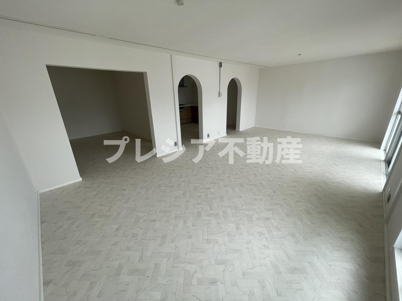 垂水高丸住宅４号棟の居間・リビング
