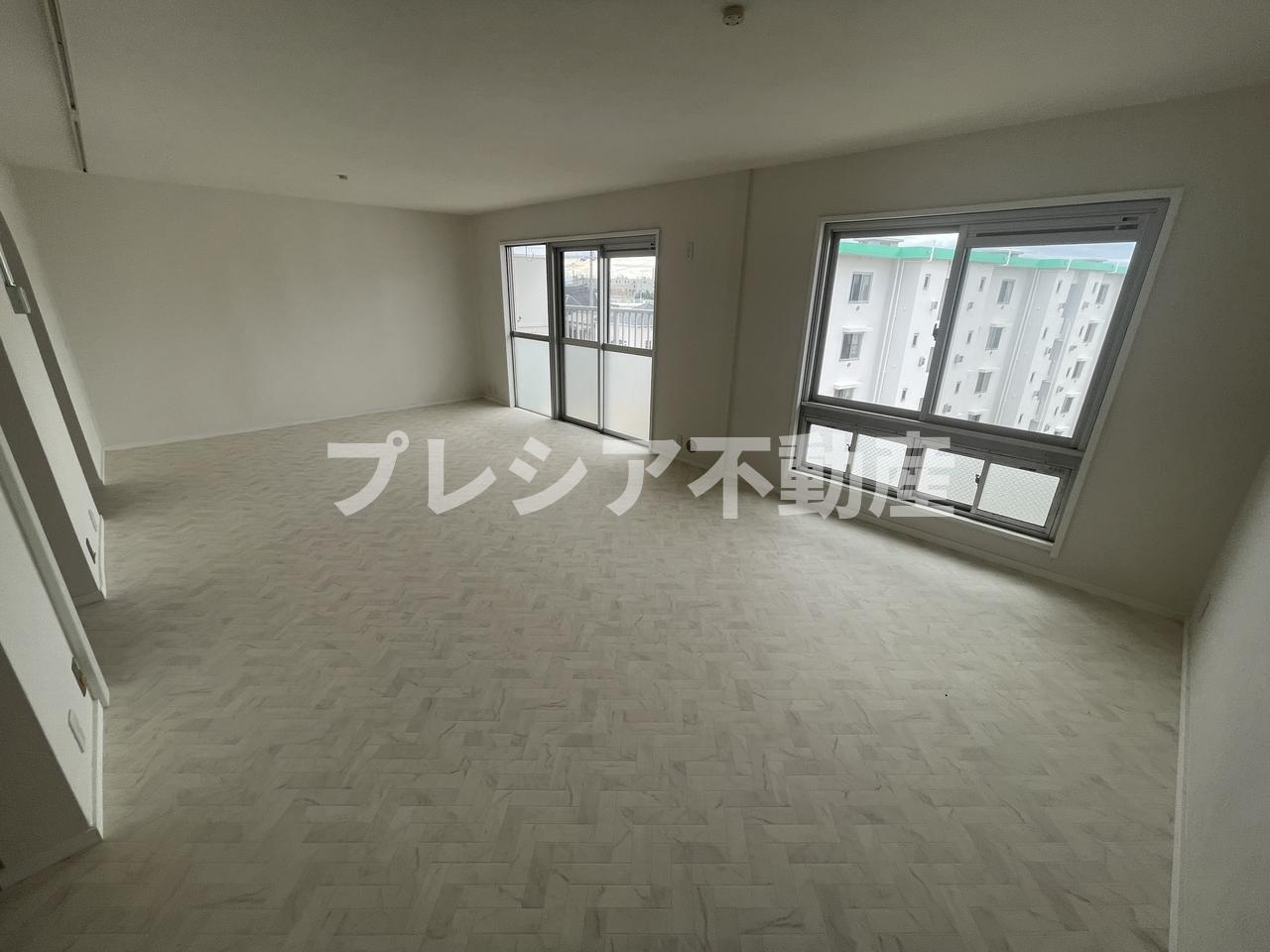 垂水高丸住宅４号棟の居間・リビング