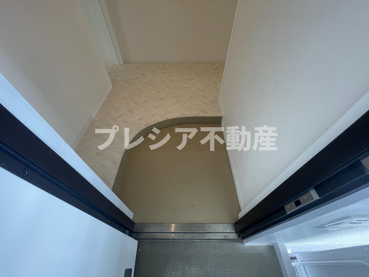 垂水高丸住宅４号棟の玄関