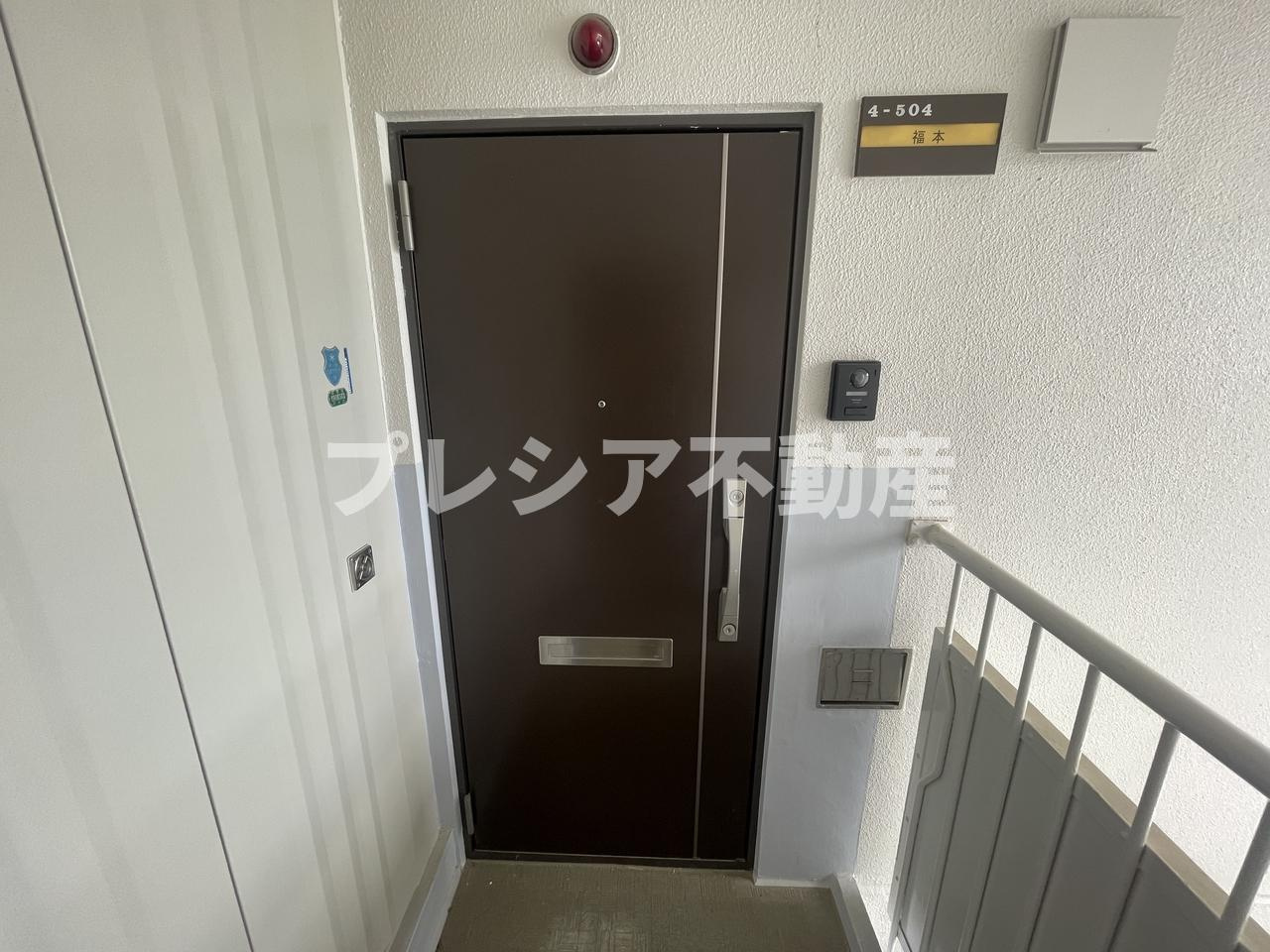 垂水高丸住宅４号棟の玄関