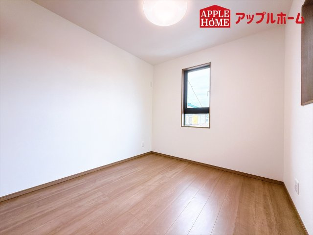 [新築住宅] 深谷市岡里 第2期 全1棟の洋室|２階居室は全室収納あり！たっぷりある収納活用でお部屋もキレイを保てます♪