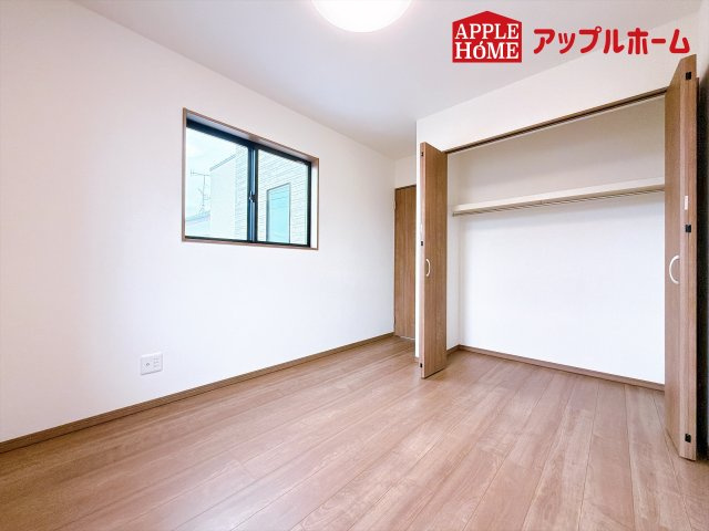 [新築住宅] 深谷市岡里 第2期 全1棟の洋室|２階居室は全室収納あり！たっぷりある収納活用でお部屋もキレイを保てます♪