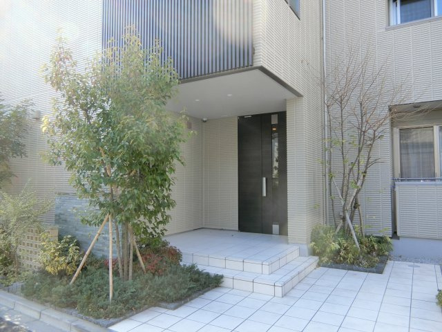 アーバンドエル新中野のエントランス