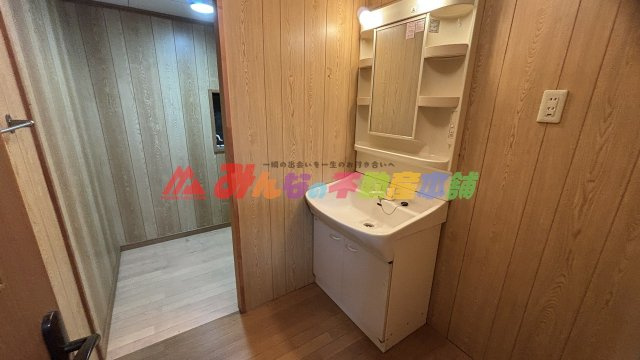 久留米市六ツ門町の店舗の独立洗面台