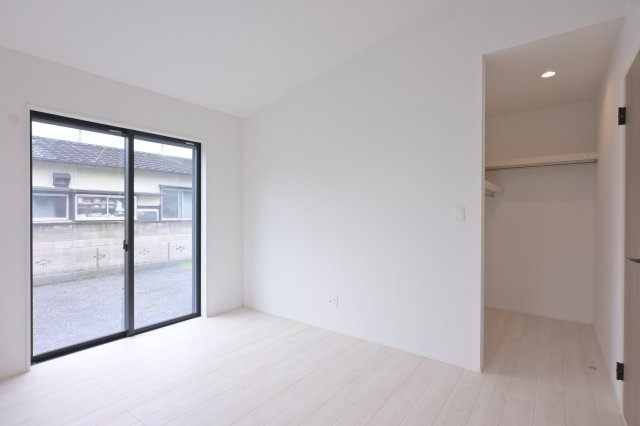 【洋室】 | 太田市高林南町　タクトホーム | ウォークインクローゼット付きでお部屋もスッキリ片付きます♪
