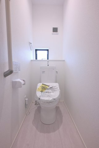 【トイレ】 | 太田市高林南町　タクトホーム | 玄関横とこちらのトイレで分けて使えるので家族でケンカすることもなくなります♪