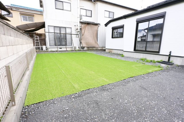 【庭】 | 太田市高林南町　タクトホーム | 人工芝でとっても綺麗なお庭です！小さなお子様も安心して遊べますね♪