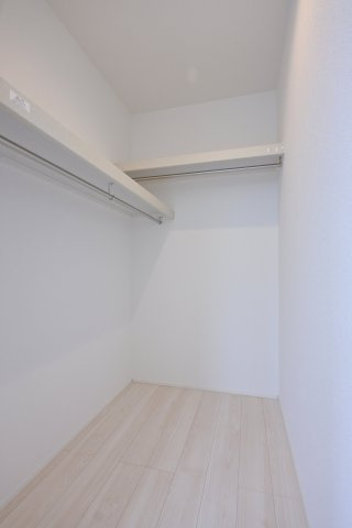 【収納】 | 太田市高林南町　タクトホーム | 居室のウォークインクローゼットです♪二面かけられるのでお洒落な方もたくさん収納できますね♪