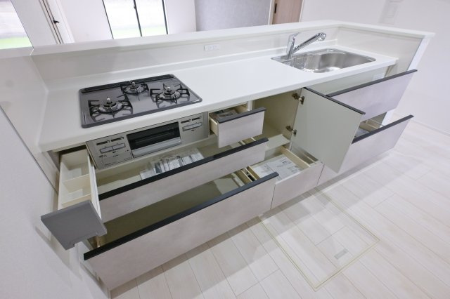 【キッチン】 | 太田市高林南町　タクトホーム | 引き出しも多く収納力バッチリ◎深いお鍋や食器もしっかり仕舞えます♪