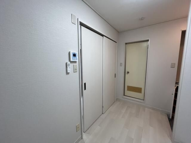 朝日向島マンションの居間・リビング