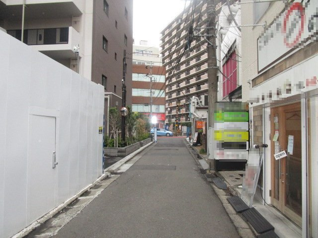 座間市相模が丘５丁目の倉庫の周辺