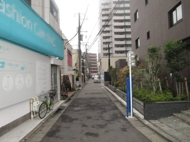 座間市相模が丘５丁目の倉庫の周辺