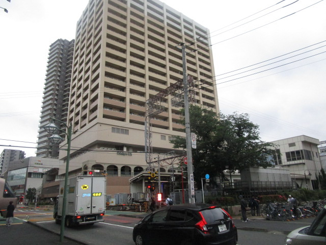 座間市相模が丘５丁目の倉庫の周辺
