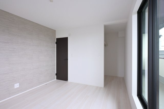 【洋室】 | 太田市新田高尾町　タクトホーム　3号棟 | アクセントクロスがあしらわれた寝室はホテルのような落ち着いた空間