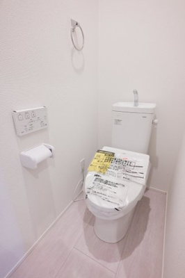 【トイレ】 | 太田市新田高尾町　タクトホーム　4号棟 | 暖房便座などがついた洗浄機能付きトイレです。