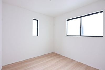 【洋室】 | 太田市新田高尾町　タクトホーム　4号棟 | 2面採光の明るい洋室は子供部屋にもピッタリです♪