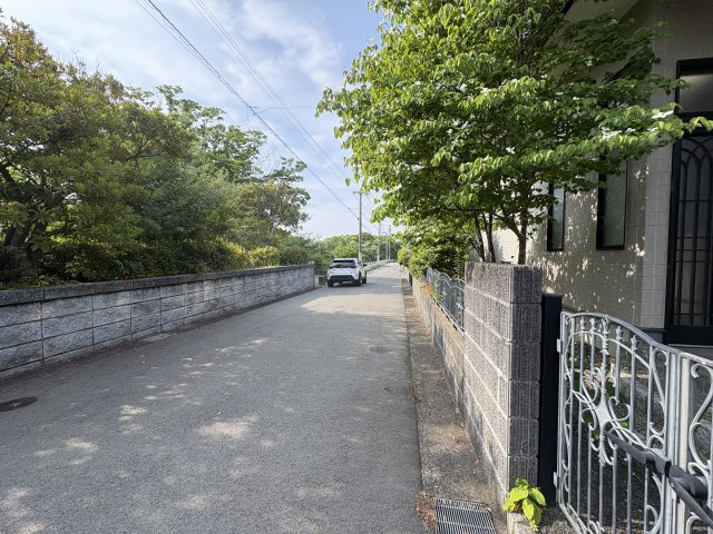 美和台一丁目　土地の前面道路含む現地写真|5Mの前面道路でストレスなく運転できます！