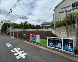 【前面道路含む現地写真】