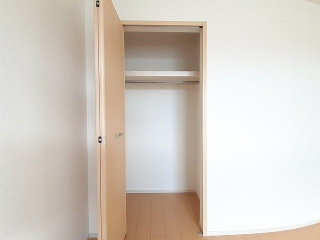 ニューシティ下堀Ⅱの収納|こまごまとしたものを収納できそうですね