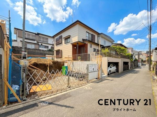 横浜市泉区白百合１丁目の新築一戸建の前面道路含む現地写真|現在建築中の為、同仕様物件のご案内をさせて頂きます。
お車でご自宅まで送迎承ります。