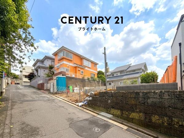 横浜市南区中里４丁目の新築一戸建の前面道路含む現地写真|陽当りの良さ、住環境を現地にてご確認下さい！
周辺環境も合わせてご案内させて頂きます！
