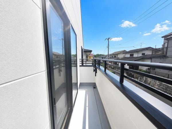 横浜市戸塚区上柏尾町の新築一戸建のバルコニー|陽当り良好のバルコニー！
風通しもよく気持ちいいです