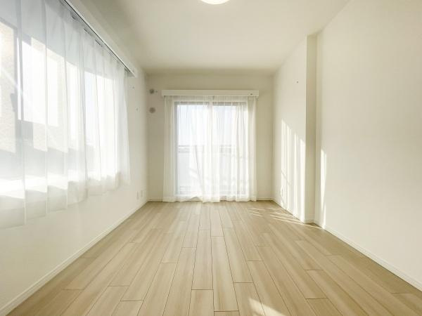 シーアイマンション宮崎台の洋室|お洒落な家具を配置することで、素敵な空間を演出することができます。