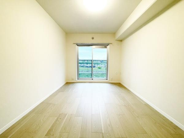 宮崎台ローザの洋室|心地よい風が気持ちの良い居室♪　リッチな空気は、広々とした居室の特権です。