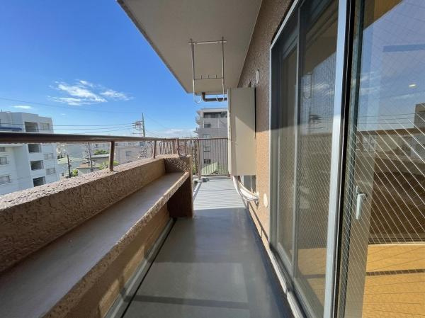 宮崎台ローザのバルコニー|南東面のバルコニーは、陽当たりはもちろん、風通しが良くお洗濯物が良く乾きそうです