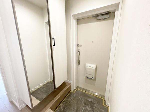 【玄関】 | 宮崎台ローザ | 収納豊富な広々玄関です！すっきりと整理整頓しやいレイアウトです！