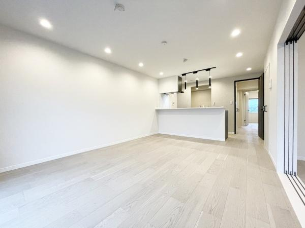 【居間・リビング】 | 宮崎台ローザ | 窓からの日差し・風・すべてが心地よくゆったりとした時間を過ごせます。